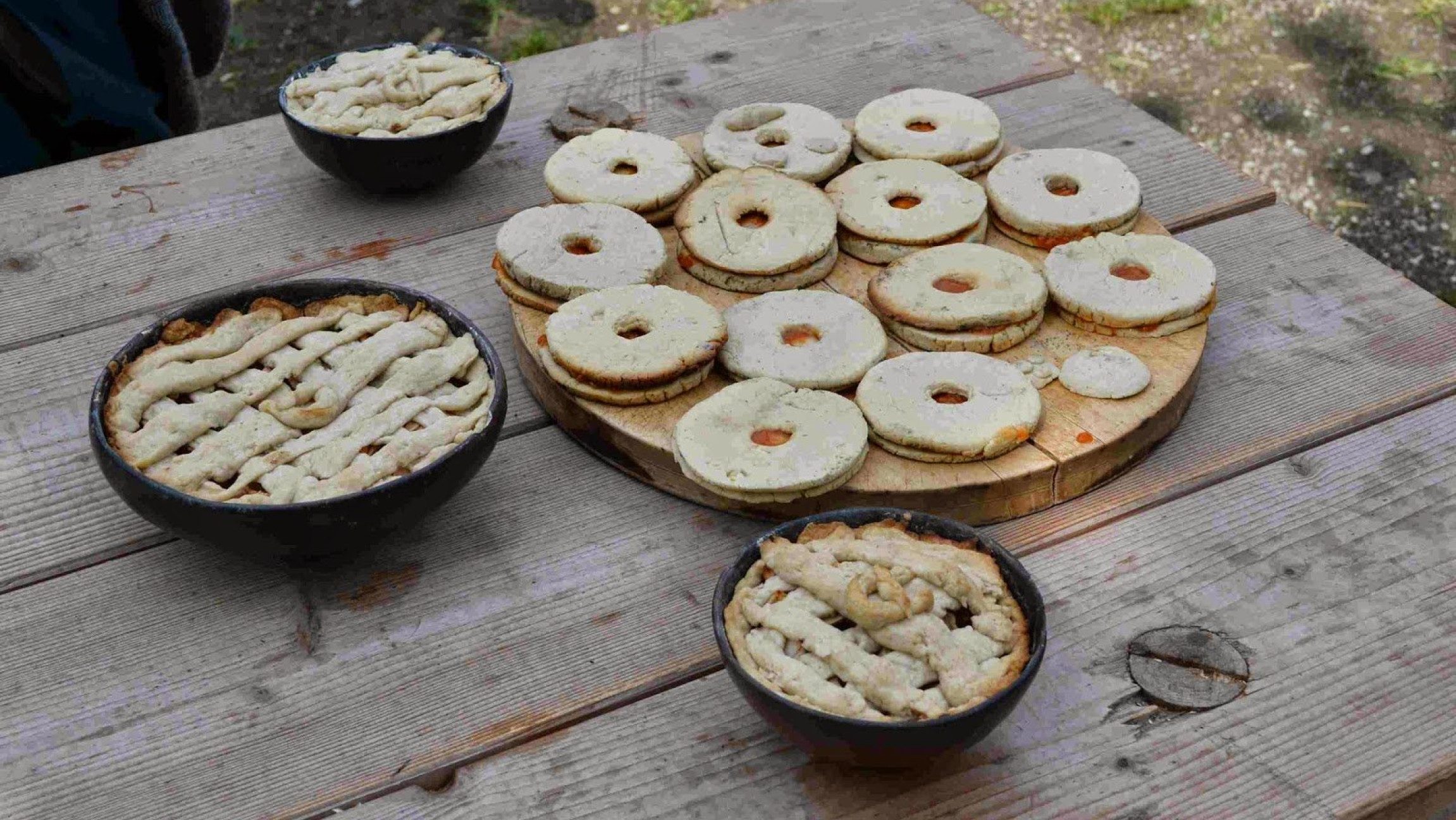Hirsebrei und andere keltische Gerichte bei der Veranstaltung im Keltendorf Mitterkirchen.